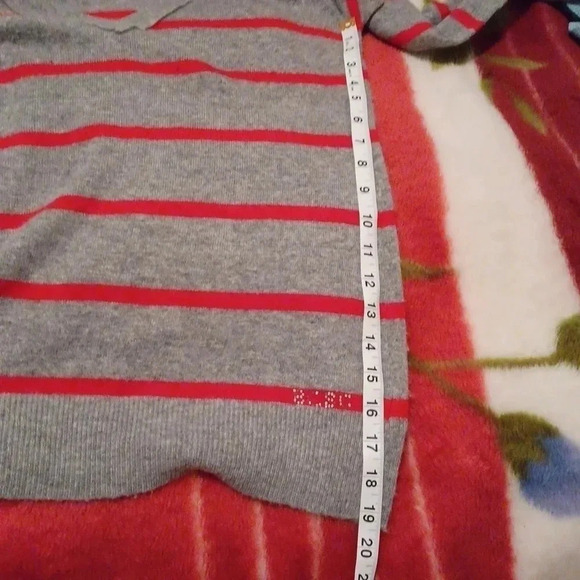 🌹BCBG sweater - Picture 10 of 11